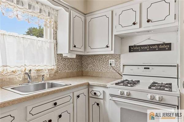 16 Pupek RD, South Amboy, NJ 08879