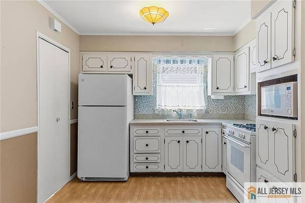 16 Pupek RD, South Amboy, NJ 08879