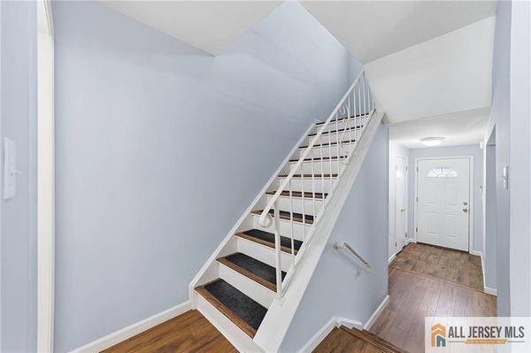 60 Hickory CT #81, Jamesburg, NJ 08831