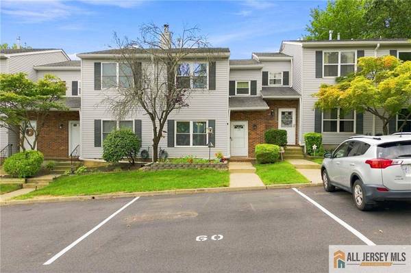 60 Hickory CT #81, Jamesburg, NJ 08831