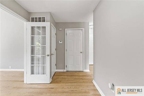 24 Parkside DR, Jamesburg, NJ 08831