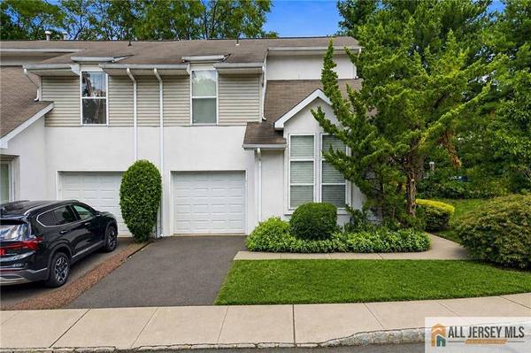 24 Parkside DR, Jamesburg, NJ 08831