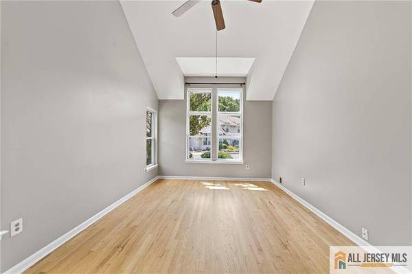 24 Parkside DR, Jamesburg, NJ 08831