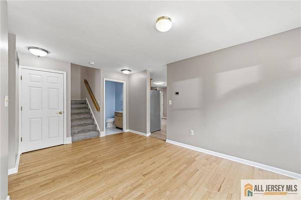 24 Parkside DR, Jamesburg, NJ 08831