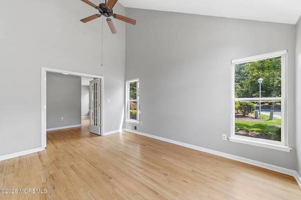 24 Parkside Drive, Jamesburg, NJ 08831