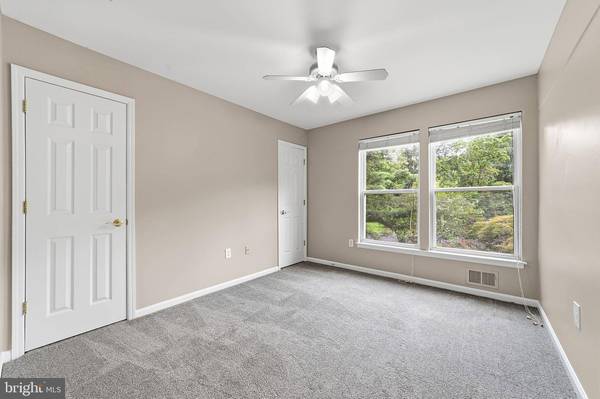 24 PARKSIDE DR, Jamesburg, NJ 08831