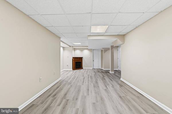 24 PARKSIDE DR, Jamesburg, NJ 08831