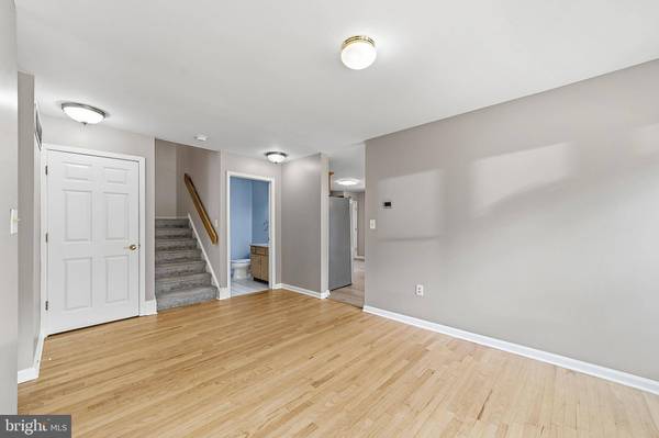 24 PARKSIDE DR, Jamesburg, NJ 08831