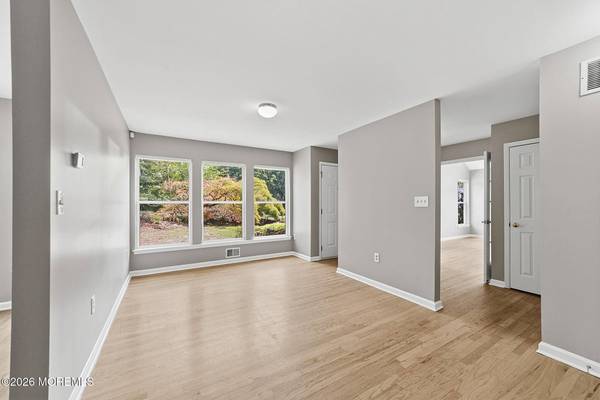 24 Parkside Drive, Jamesburg, NJ 08831
