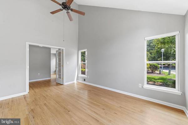 24 PARKSIDE DR, Jamesburg, NJ 08831