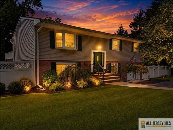 104 Pinewood RD, Howell, NJ 07731
