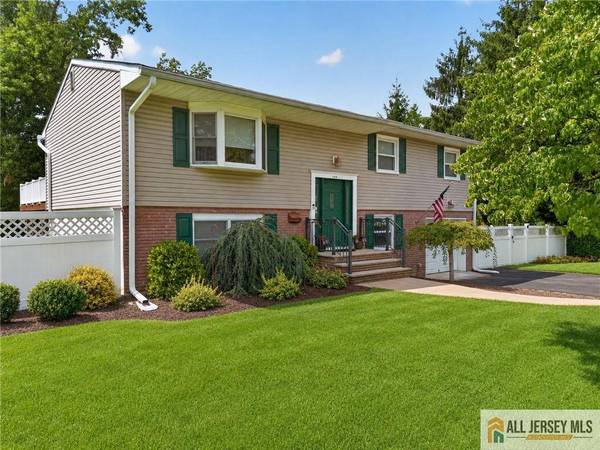 104 Pinewood RD, Howell, NJ 07731