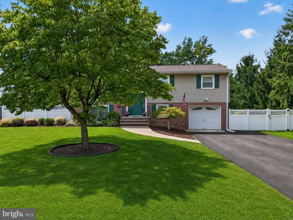 104 PINEWOOD ROAD, Howell, NJ 07731