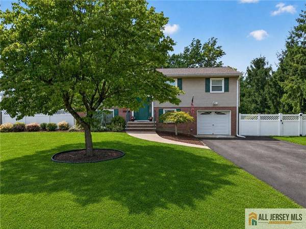 104 Pinewood RD, Howell, NJ 07731