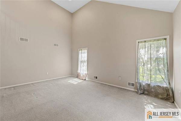 16 Dante RD, Monroe, NJ 08831