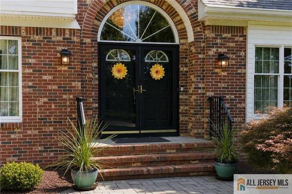 16 Dante RD, Monroe, NJ 08831