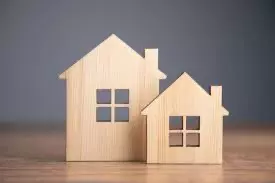 Downsizing Without Debt: How More Homeowners Are Buying Their Next House in Cash