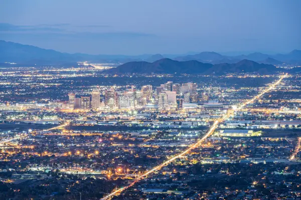 Who are the best real estate agents in Phoenix, Arizona?,Phoenix Living