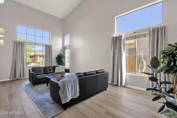 2933 W Owens Way, Anthem, AZ 85086