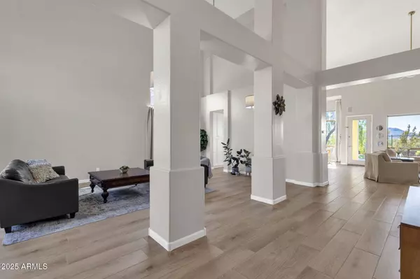 2933 W Owens Way, Anthem, AZ 85086