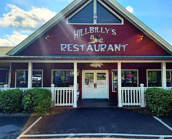 feature image of Hillbilly’s Restaurant: A Taste of Smoky Mountain Comfort in Wears Valley