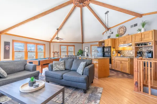 3709 Eagle LN, Gatlinburg, TN 37738