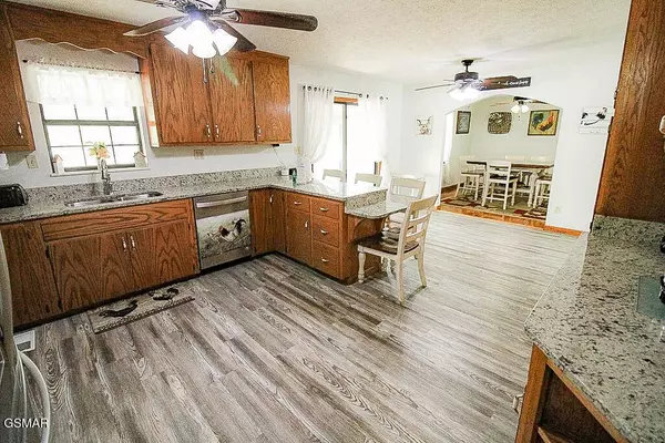 898 Lake View LOOP, Sevierville, TN 37876