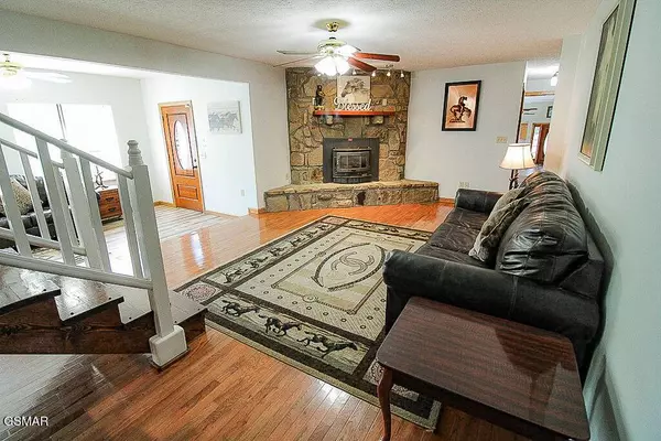 898 Lake View LOOP, Sevierville, TN 37876