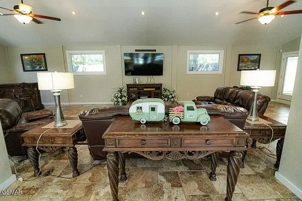 898 Lake View LOOP, Sevierville, TN 37876