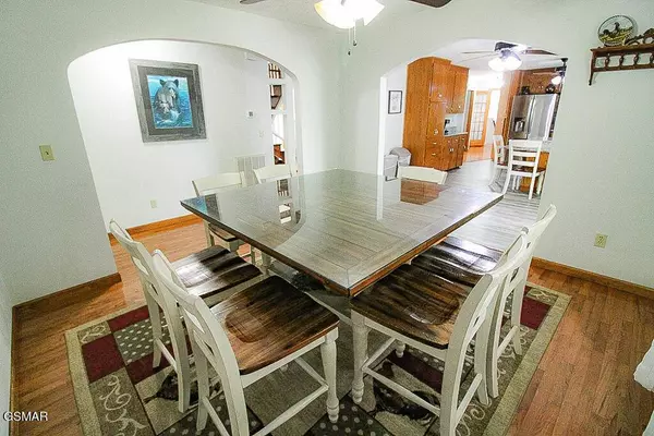 898 Lake View LOOP, Sevierville, TN 37876