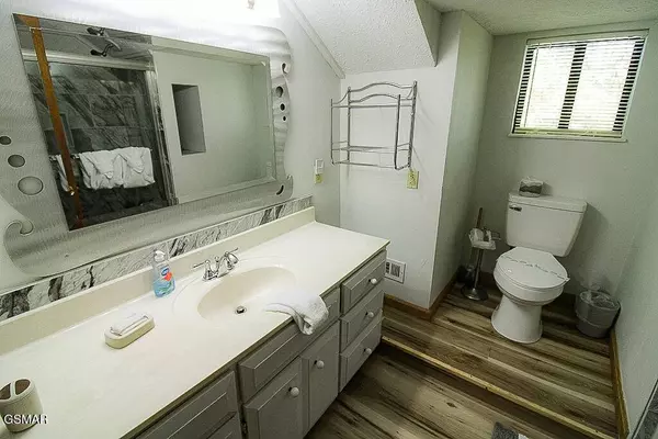 898 Lake View LOOP, Sevierville, TN 37876