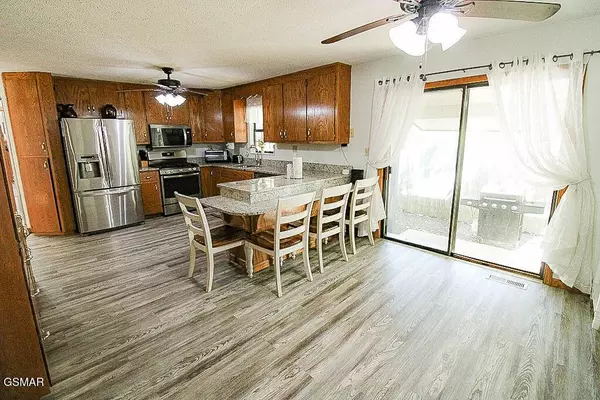 898 Lake View LOOP, Sevierville, TN 37876