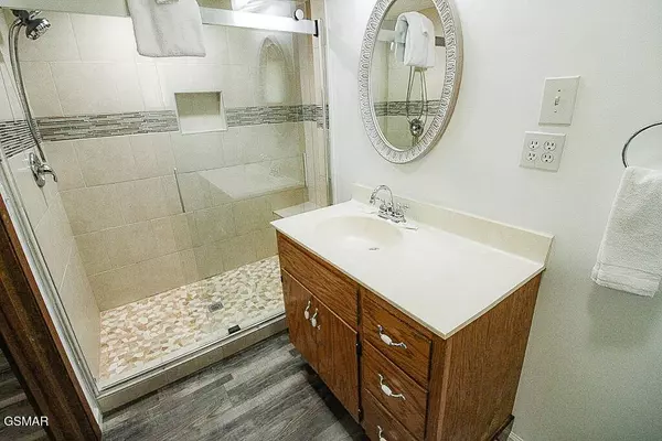 898 Lake View LOOP, Sevierville, TN 37876