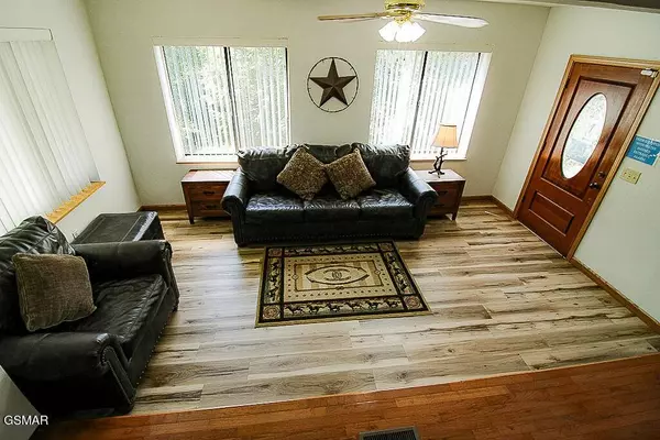 898 Lake View LOOP, Sevierville, TN 37876