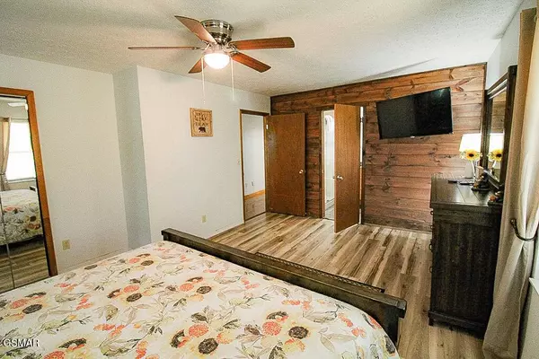 898 Lake View LOOP, Sevierville, TN 37876