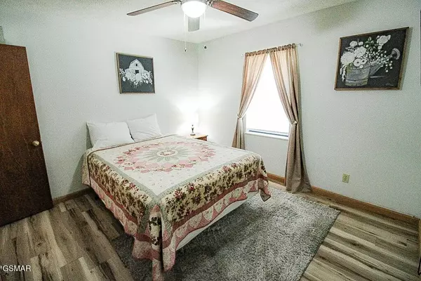 898 Lake View LOOP, Sevierville, TN 37876