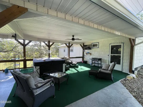 894 Lake View Loop, Sevierville, TN 37876