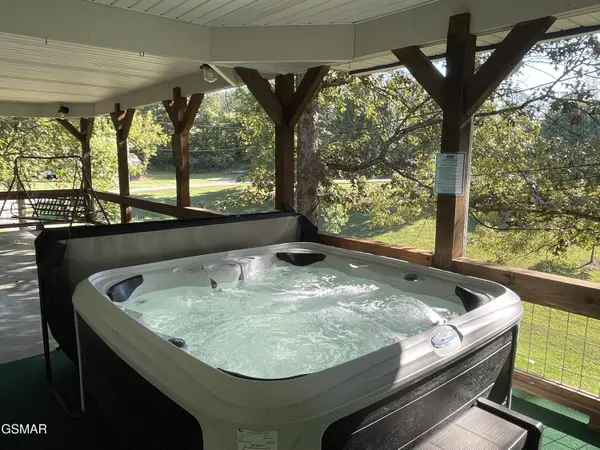 894 Lake View Loop, Sevierville, TN 37876