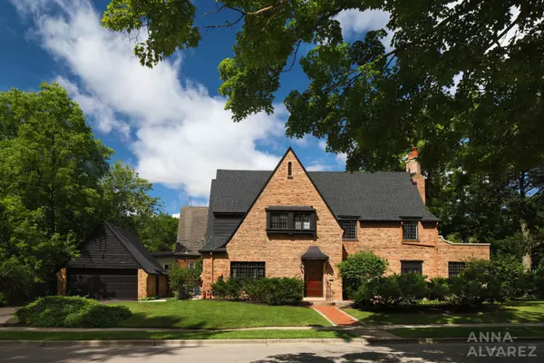 245 Briarwood SE Avenue, East Grand Rapids, MI 49506