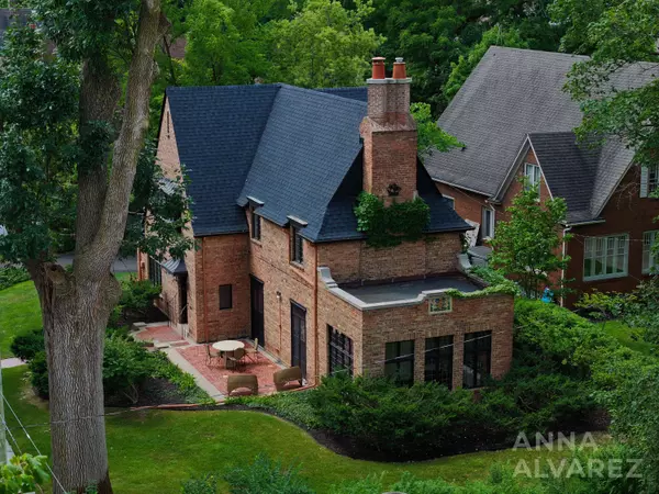 245 Briarwood SE Avenue, East Grand Rapids, MI 49506