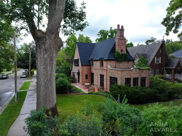 245 Briarwood SE Avenue, East Grand Rapids, MI 49506