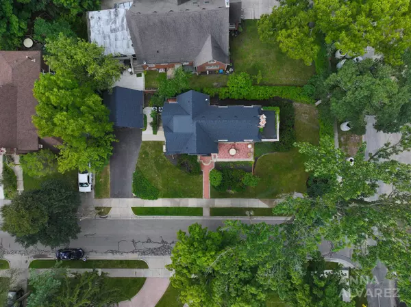 245 Briarwood SE Avenue, East Grand Rapids, MI 49506