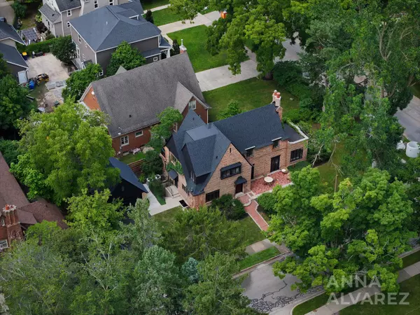 245 Briarwood SE Avenue, East Grand Rapids, MI 49506