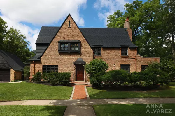 245 Briarwood SE Avenue, East Grand Rapids, MI 49506