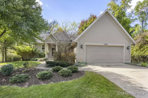 1663 Oakleigh Woods NW Drive, Grand Rapids, MI 49504