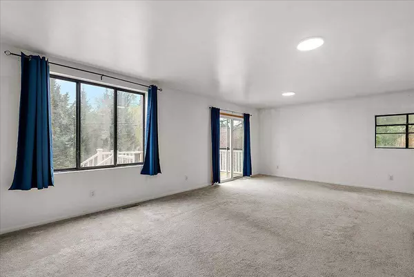 1833 Lake Michigan NW Drive, Grand Rapids, MI 49504