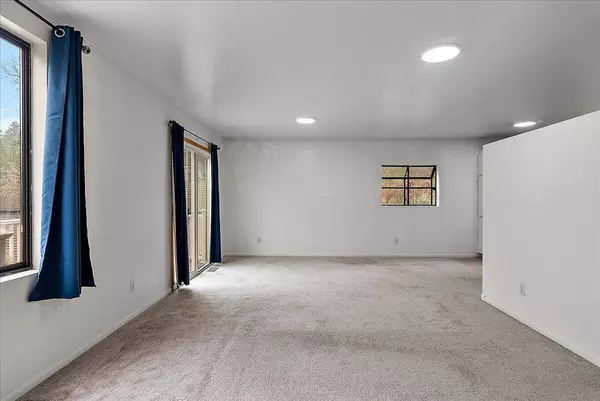 1833 Lake Michigan NW Drive, Grand Rapids, MI 49504