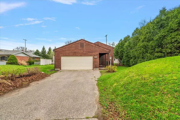 1833 Lake Michigan NW Drive, Grand Rapids, MI 49504