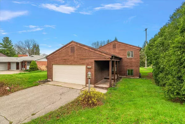 1833 Lake Michigan NW Drive, Grand Rapids, MI 49504