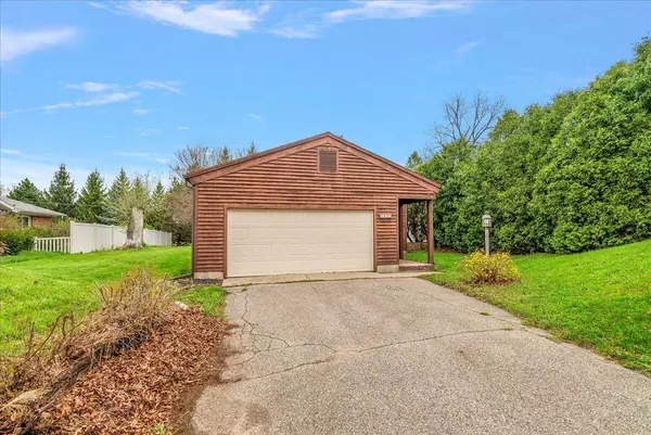 1833 Lake Michigan NW Drive, Grand Rapids, MI 49504